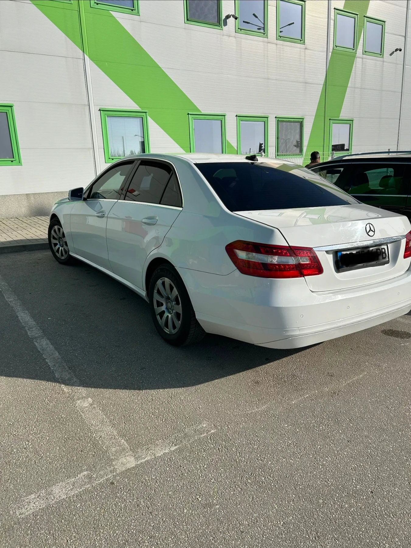 Mercedes-Benz E 200 Обслужен , снимка 6 - Автомобили и джипове - 53895988