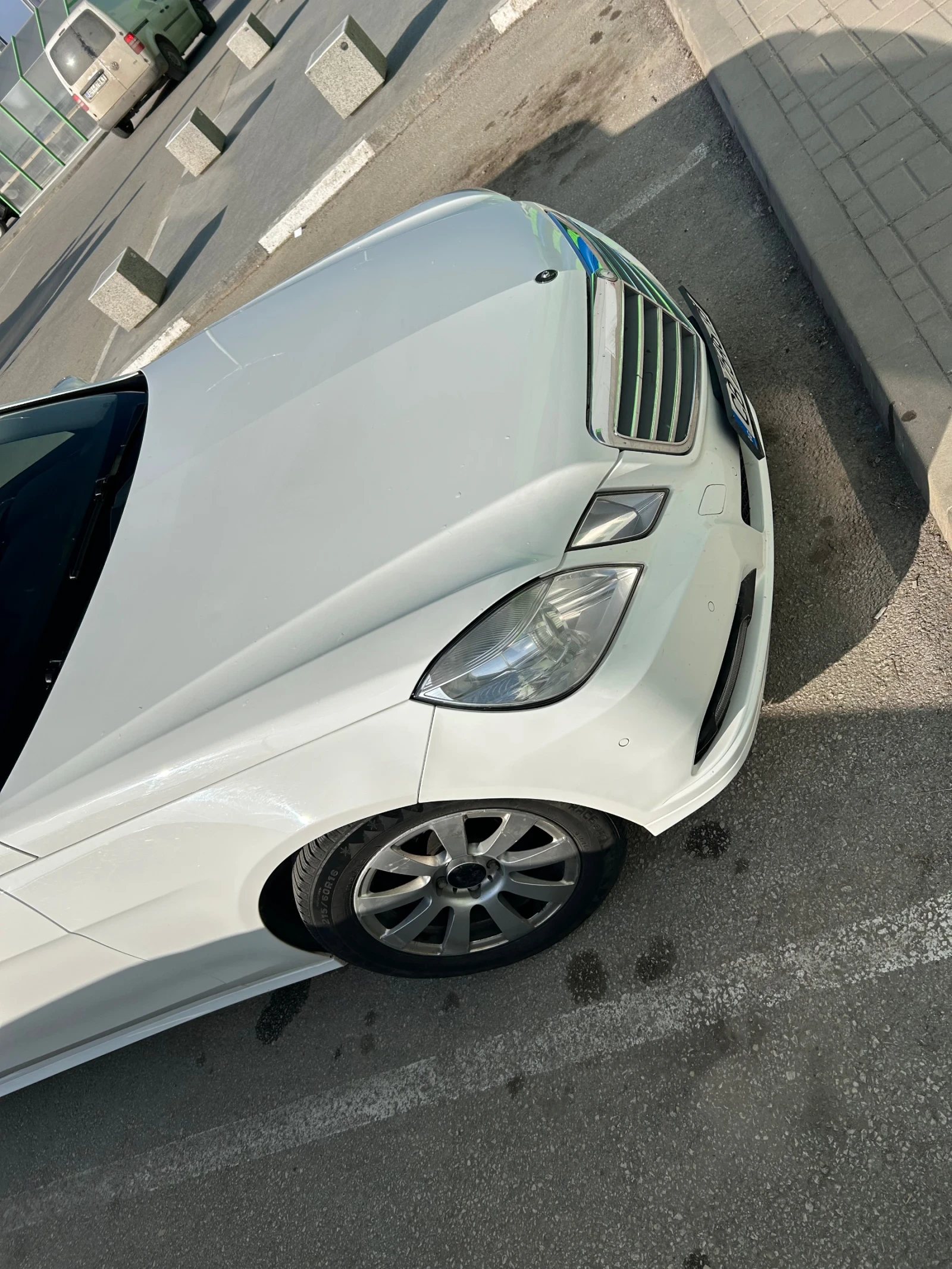 Mercedes-Benz E 200 Обслужен , снимка 2 - Автомобили и джипове - 53895988