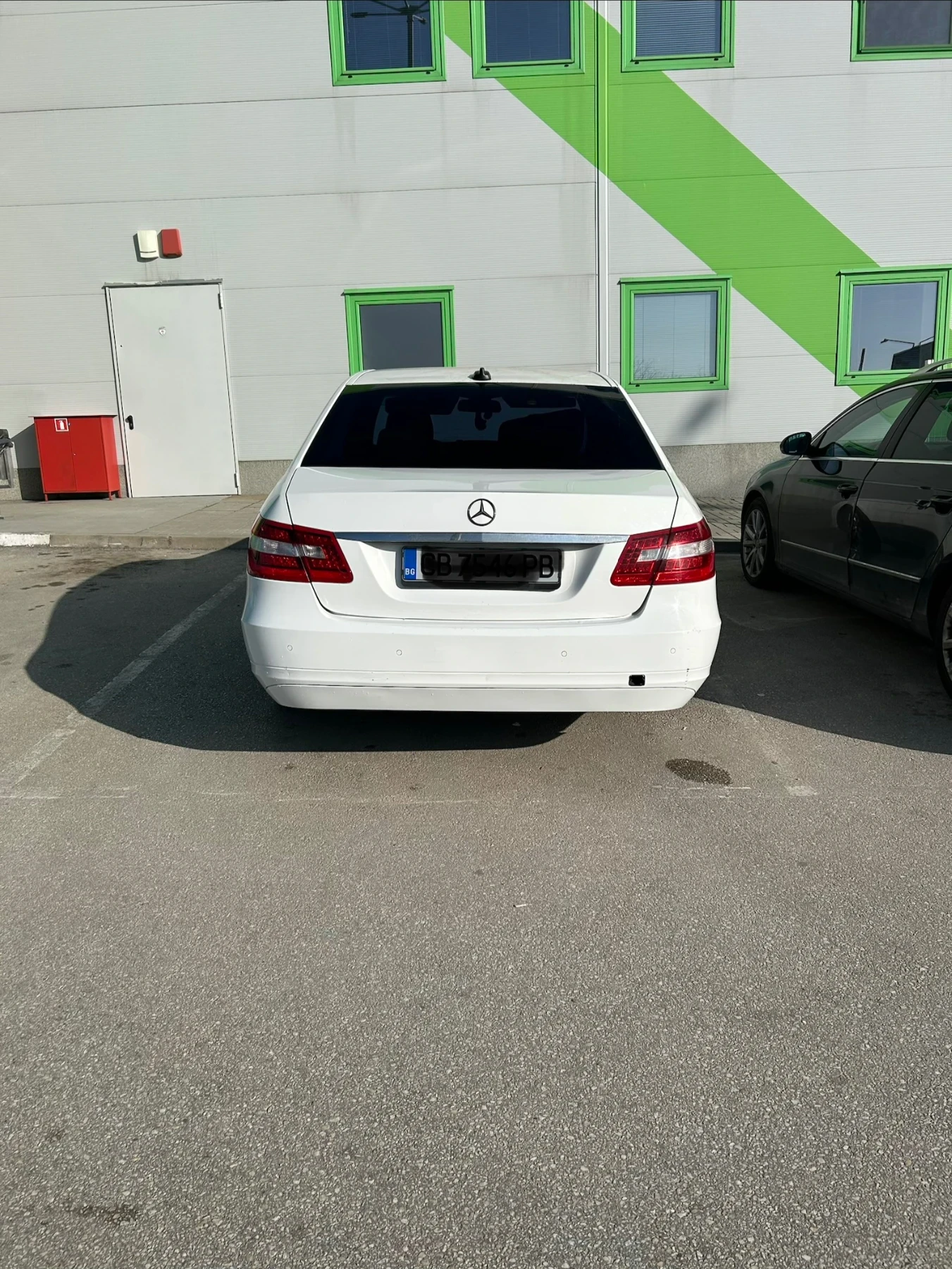 Mercedes-Benz E 200 Обслужен , снимка 7 - Автомобили и джипове - 53895988