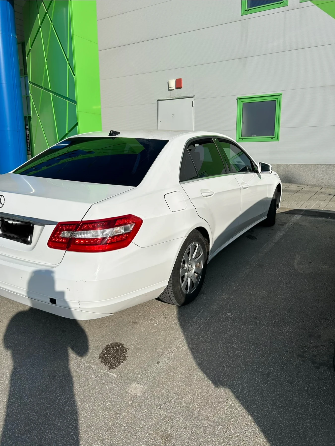Mercedes-Benz E 200 Обслужен , снимка 5 - Автомобили и джипове - 53895988