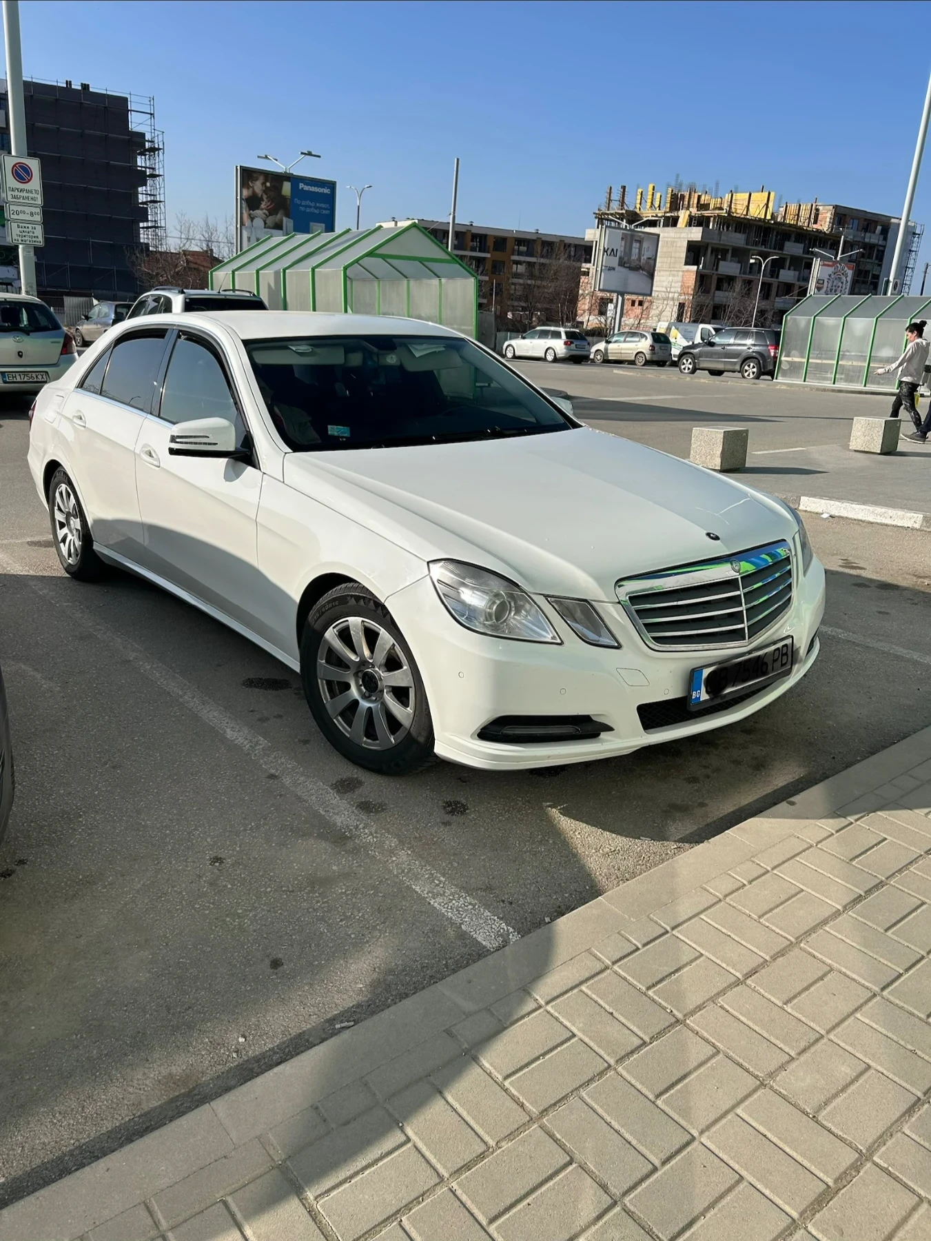 Mercedes-Benz E 200 Обслужен , снимка 4 - Автомобили и джипове - 53895988
