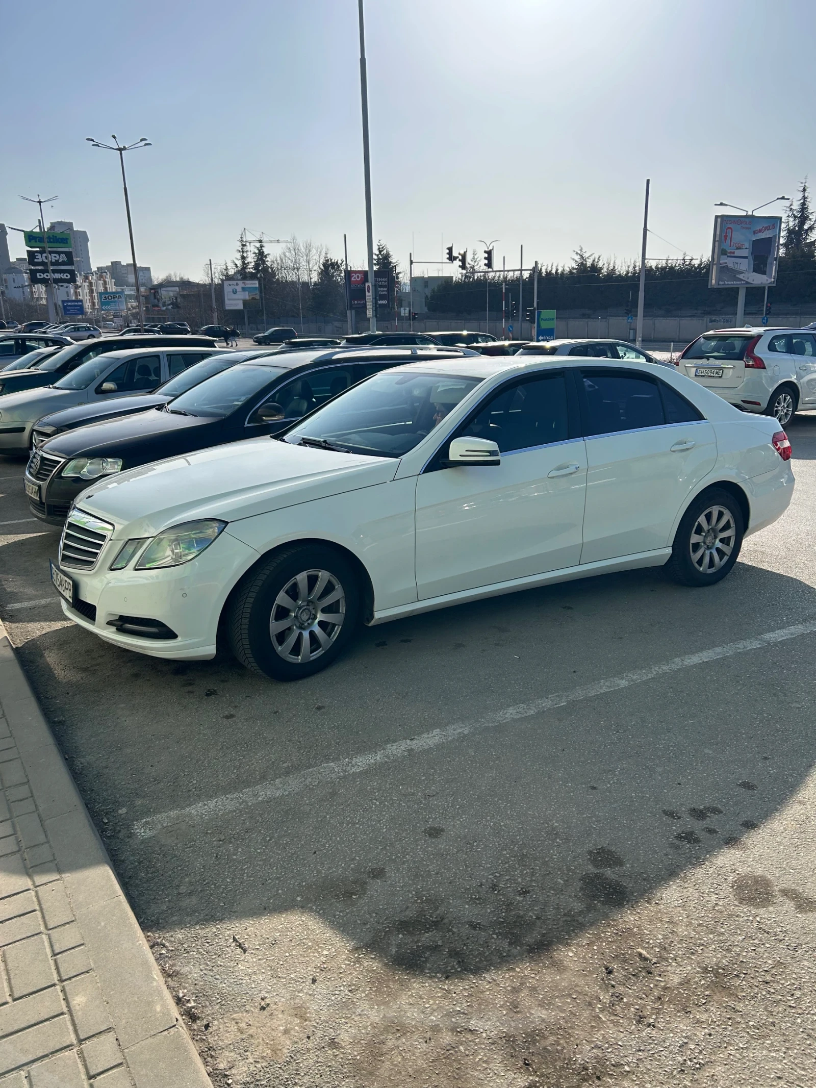 Mercedes-Benz E 200 Обслужен , снимка 3 - Автомобили и джипове - 53895988