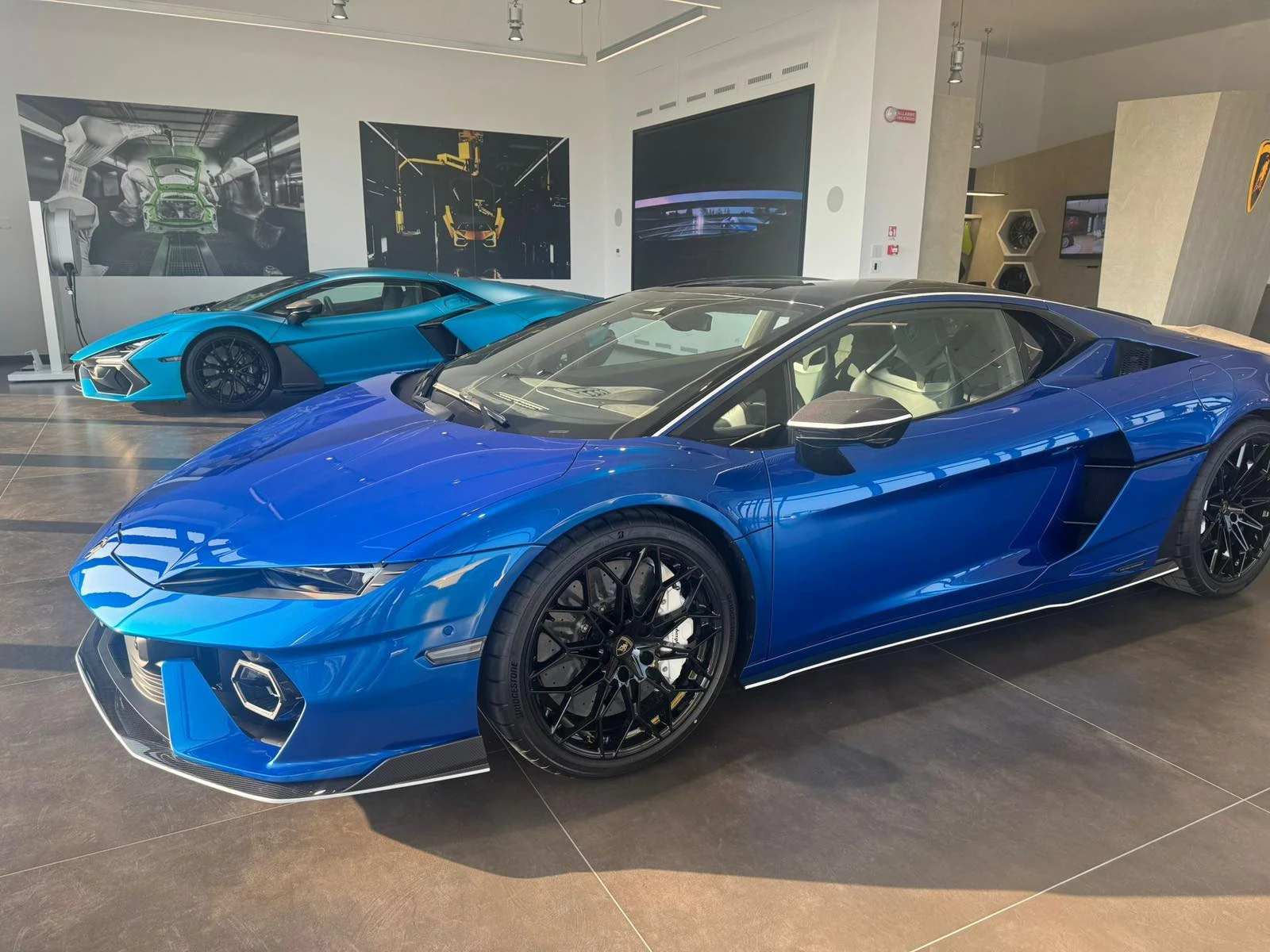 Lamborghini Temerario Leggere Turbo V8 Hybrid, снимка 3 - Автомобили и джипове - 53914330