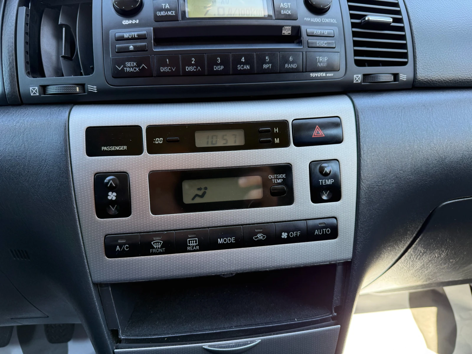 Toyota Corolla 2.0 TD, снимка 13 - Автомобили и джипове - 54131839