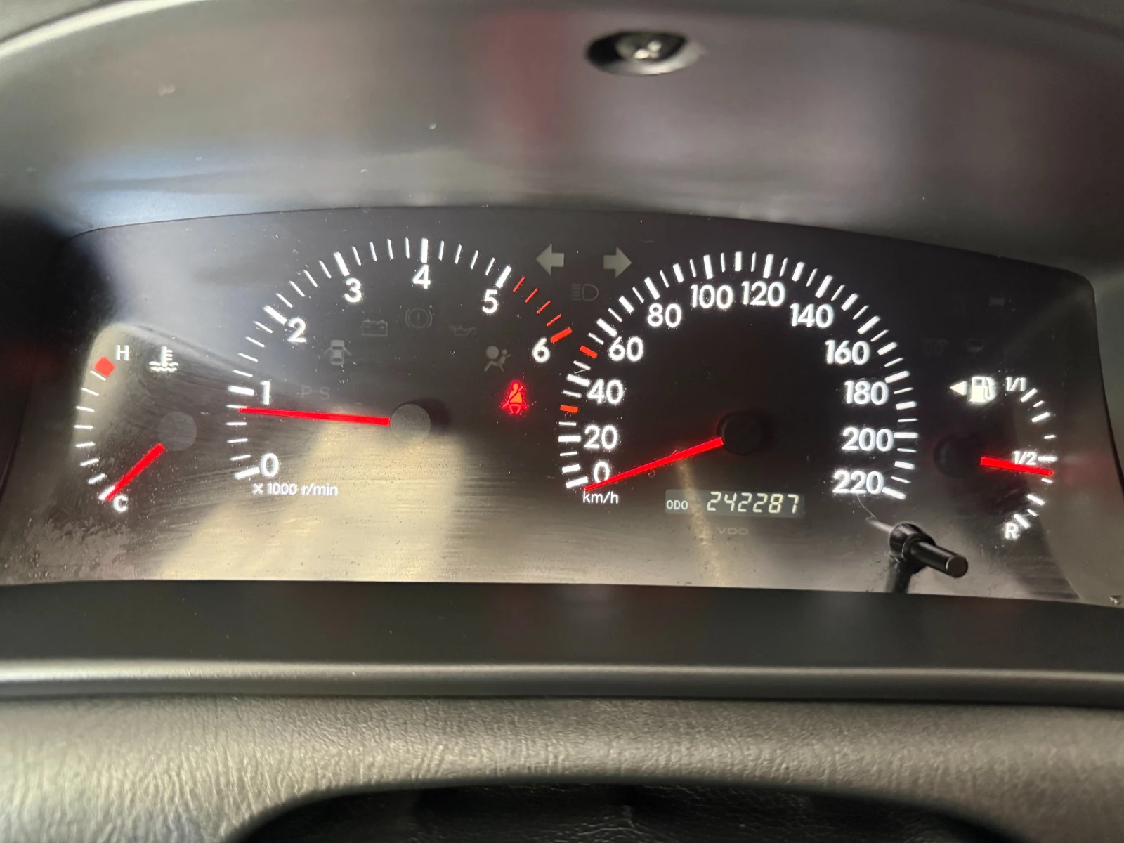 Toyota Corolla 2.0 TD, снимка 15 - Автомобили и джипове - 54131839