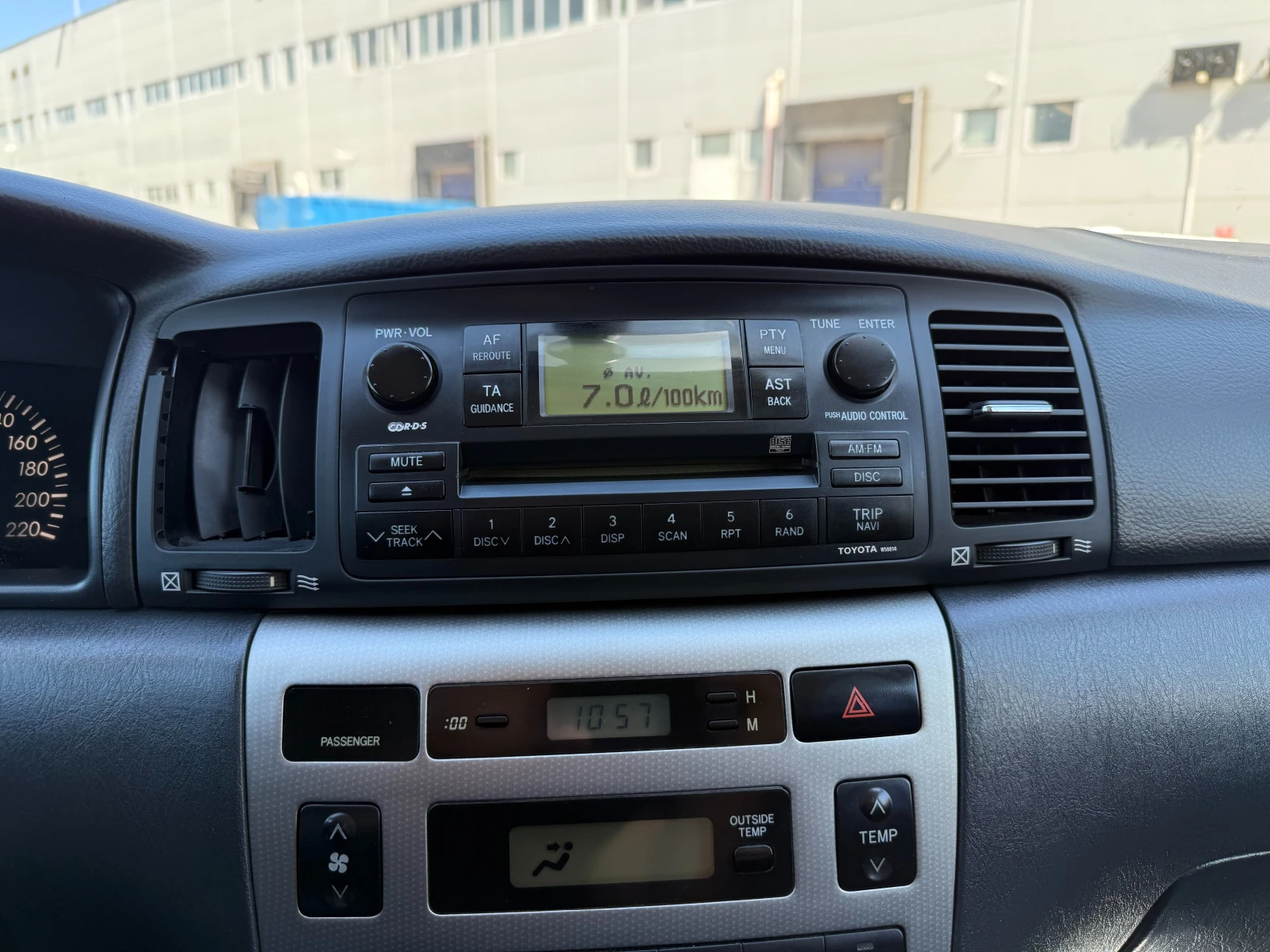 Toyota Corolla 2.0 TD, снимка 14 - Автомобили и джипове - 54131839