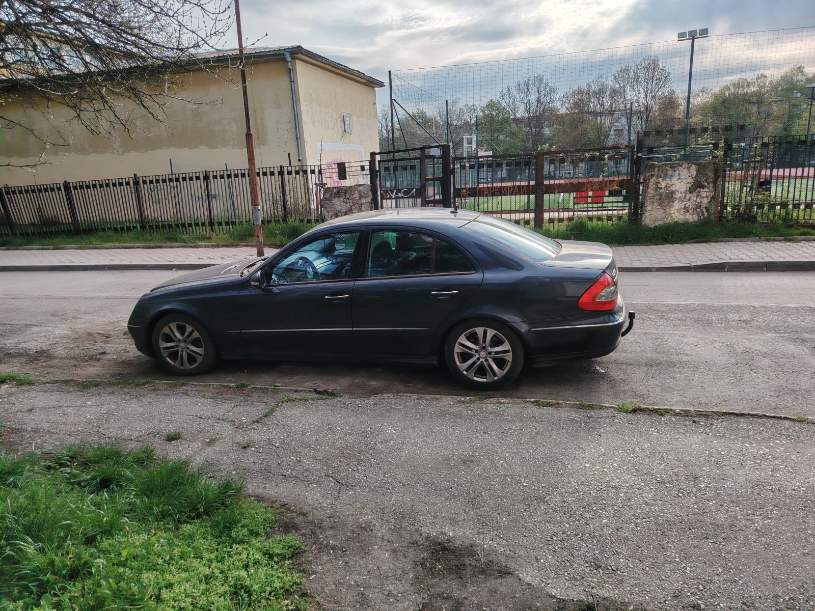 Mercedes-Benz E 200 NGT, снимка 5 - Автомобили и джипове - 54273073