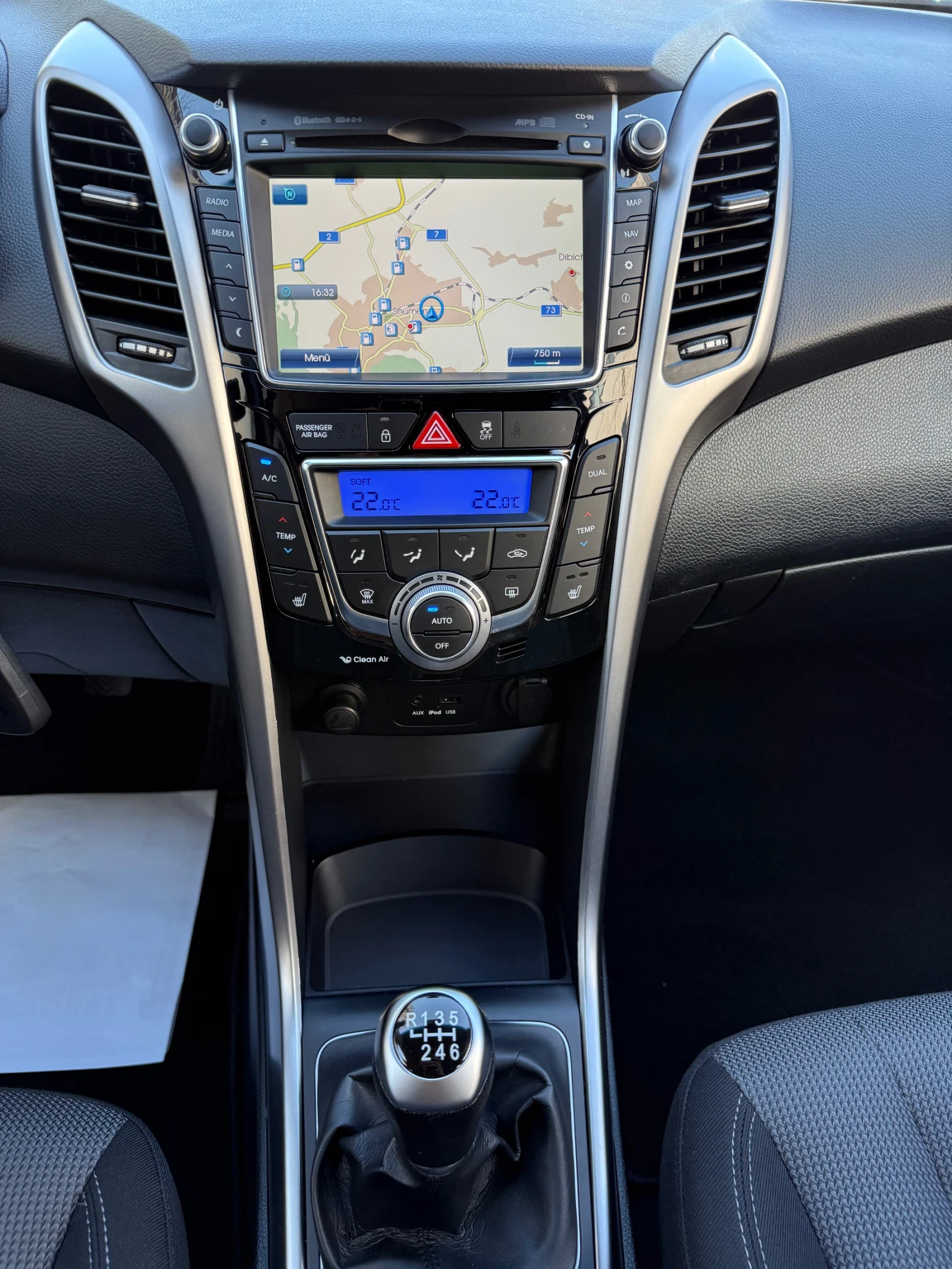 Hyundai I30 1.6i, снимка 13 - Автомобили и джипове - 54597852