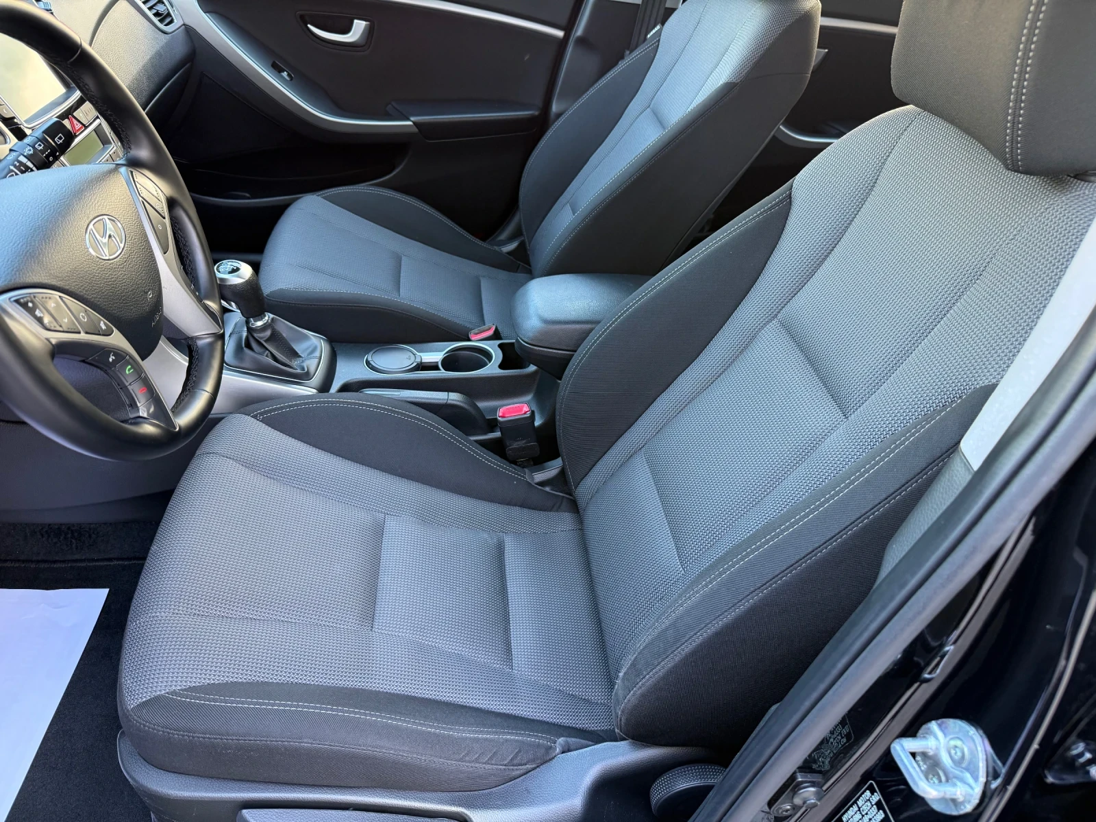 Hyundai I30 1.6i, снимка 9 - Автомобили и джипове - 54597852