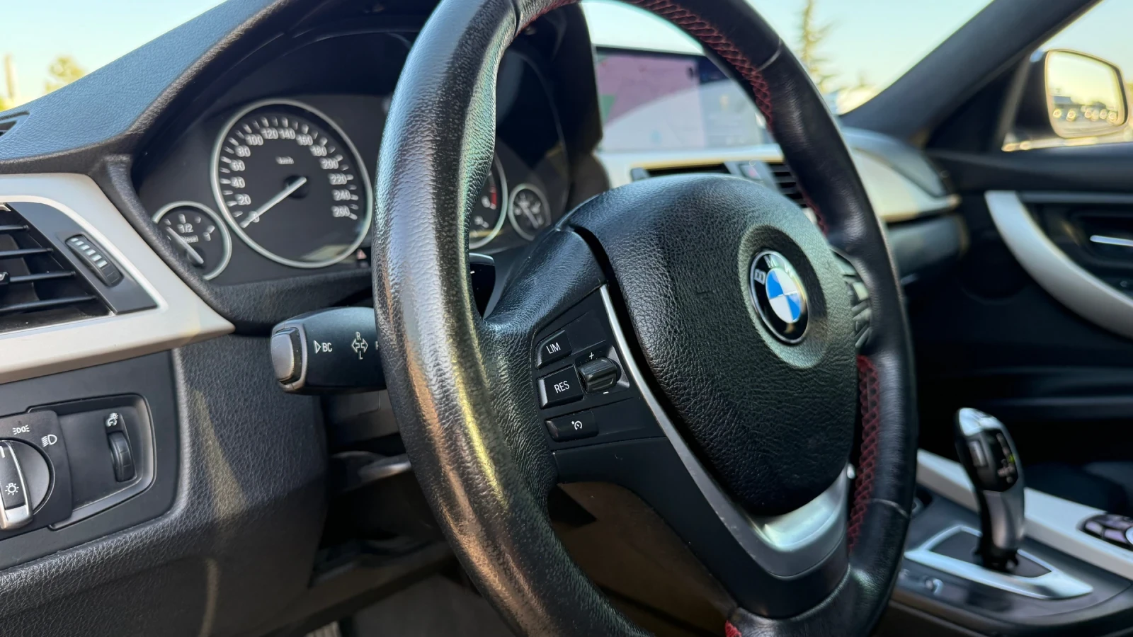 BMW 320 Efficient Dynamics, снимка 11 - Автомобили и джипове - 54923427