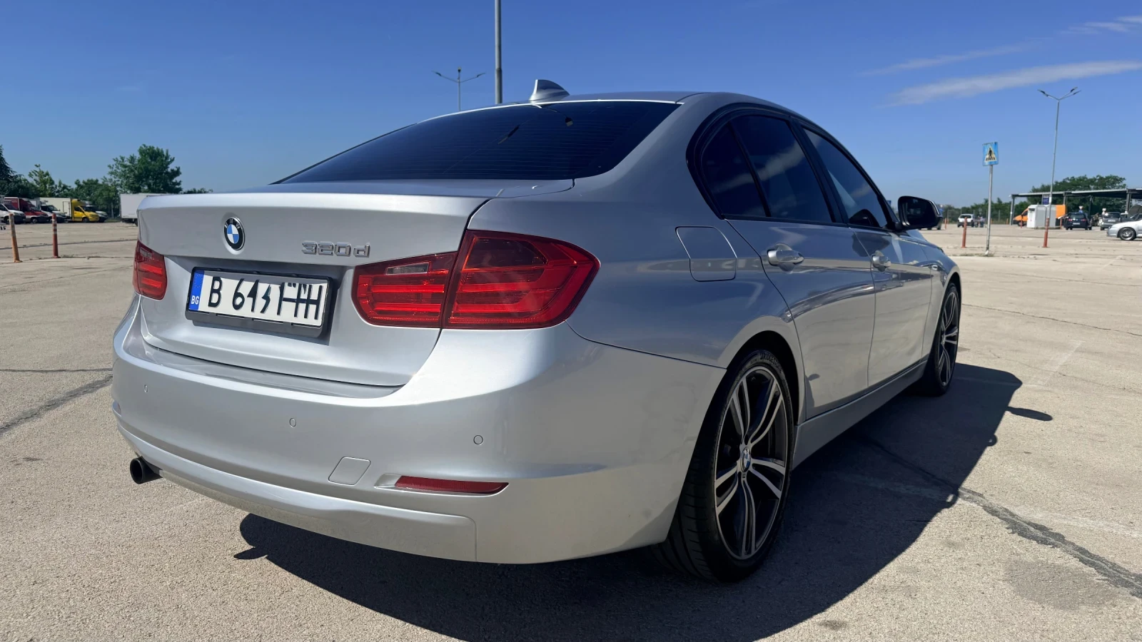 BMW 320 Efficient Dynamics, снимка 4 - Автомобили и джипове - 54923427