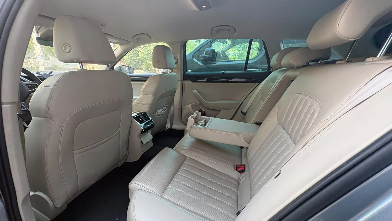 Skoda Superb 4x4 DSG L&K, снимка 8 - Автомобили и джипове - 55943585