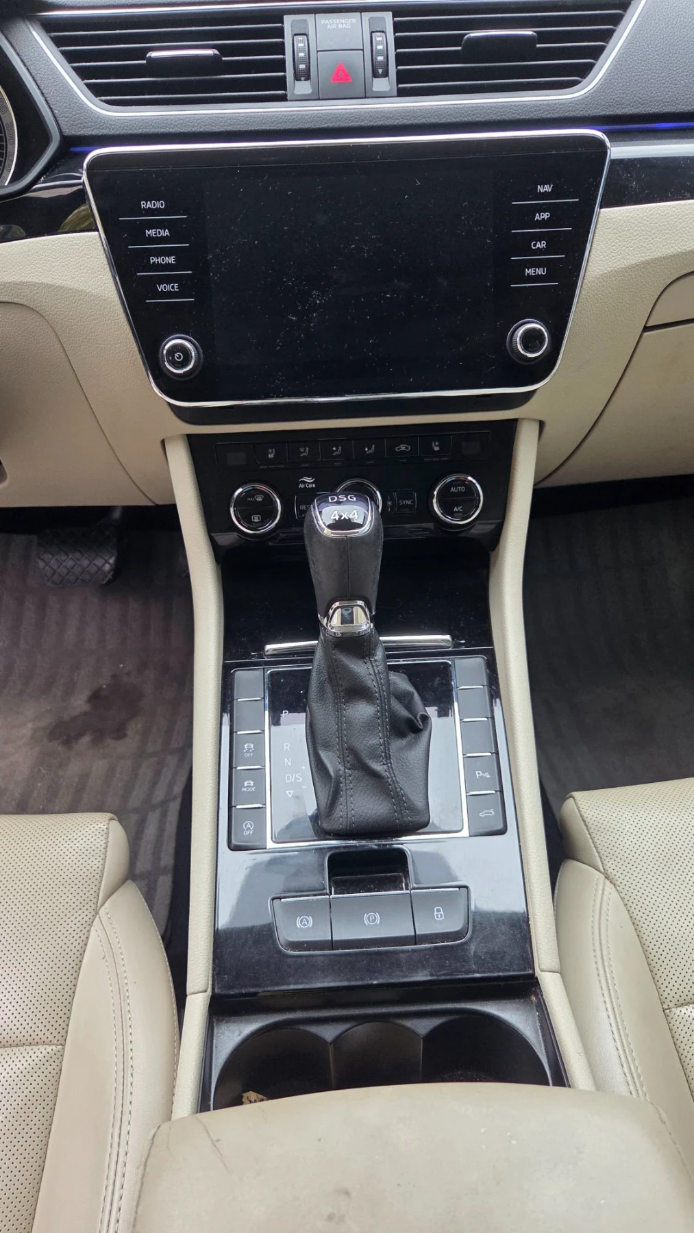 Skoda Superb 4x4 DSG L&K, снимка 12 - Автомобили и джипове - 56426196