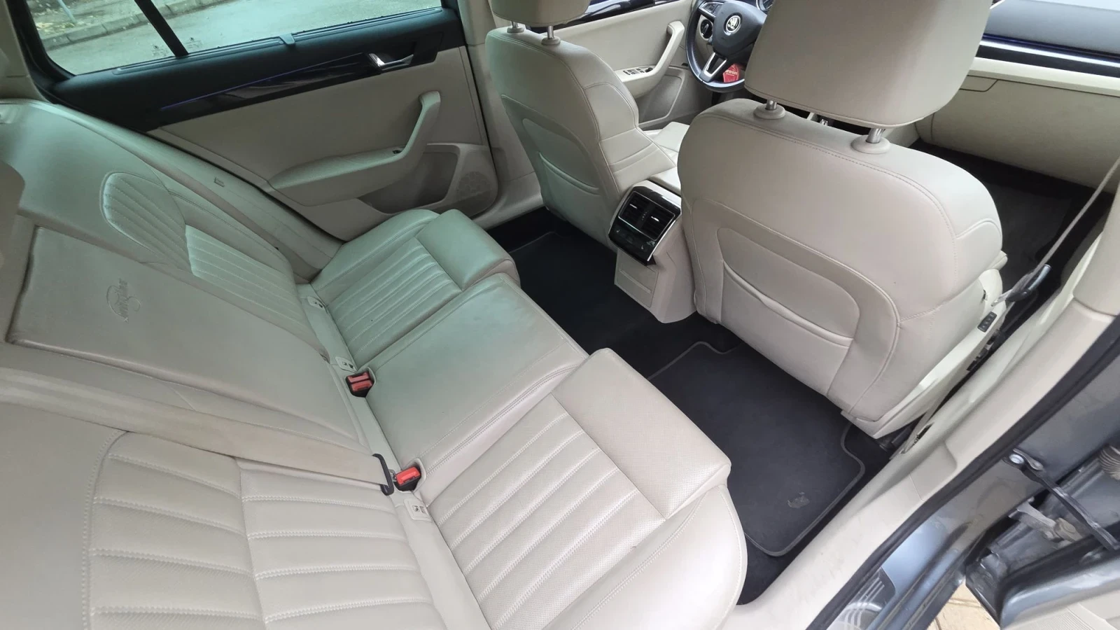 Skoda Superb 4x4 DSG L&K, снимка 14 - Автомобили и джипове - 56426196