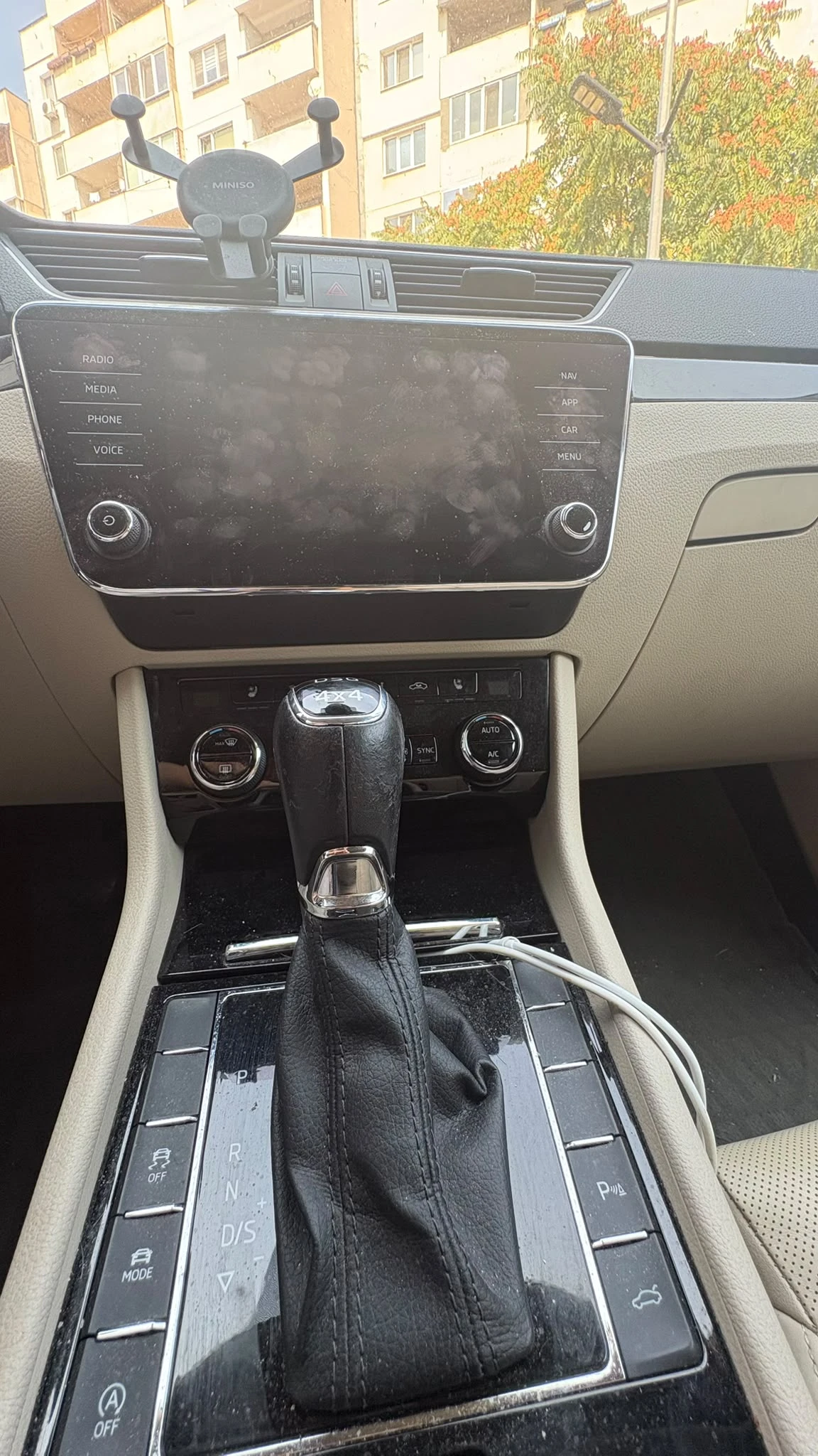Skoda Superb 4x4 DSG L&K, снимка 11 - Автомобили и джипове - 55943585