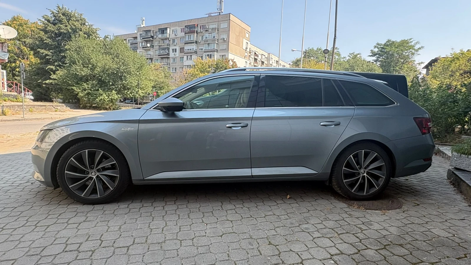 Skoda Superb 4x4 DSG L&K, снимка 2 - Автомобили и джипове - 55943585