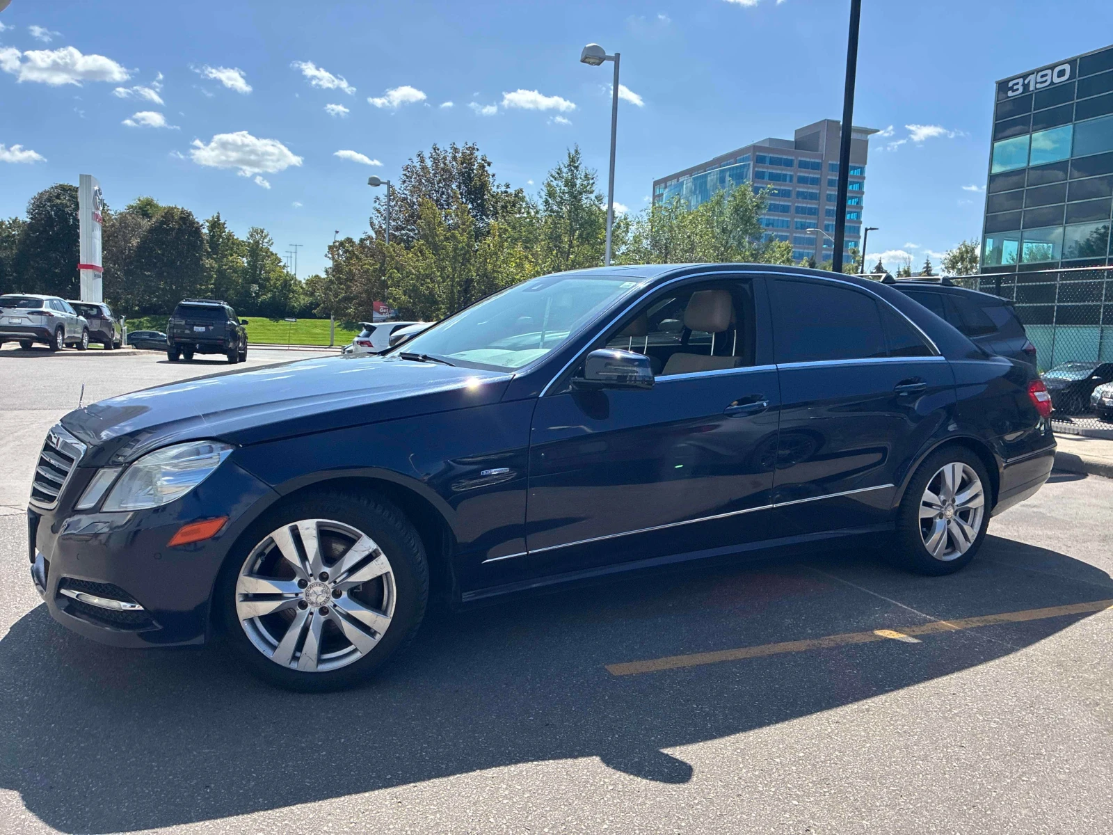 Mercedes-Benz E 300 * АВТОКРЕДИТ * ГЛАВНО ПРЕДСТАВИТЕЛСТВО, снимка 3 - Автомобили и джипове - 56096725