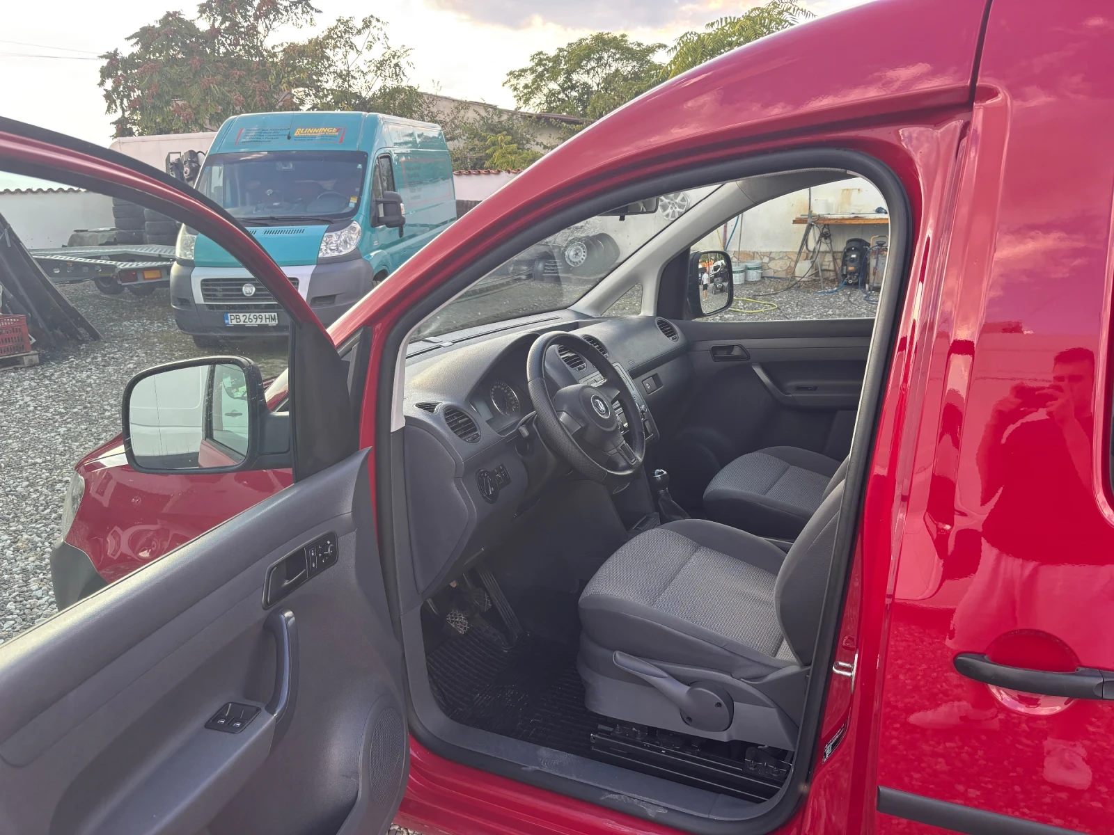 VW Caddy 2.0TDI 6 СКОРОСТИ MAXI КЛИМА 2 СТРАНИЧНИ ВРАТИ, снимка 5 - Автомобили и джипове - 56153512