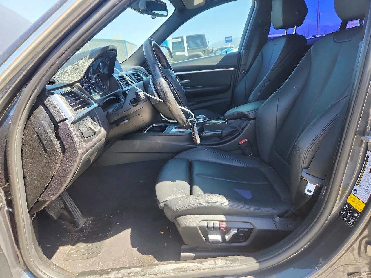 BMW 330 2.0l Xi, снимка 7 - Автомобили и джипове - 56341084
