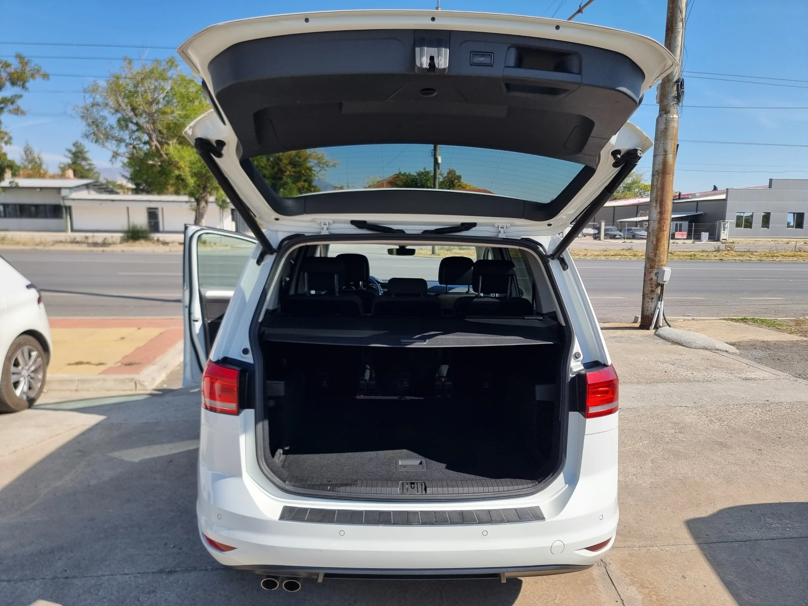 VW Touran 2.0d-Navi-Automat-Keyless-Euro-6D | Mobile.bg � ����������� 11