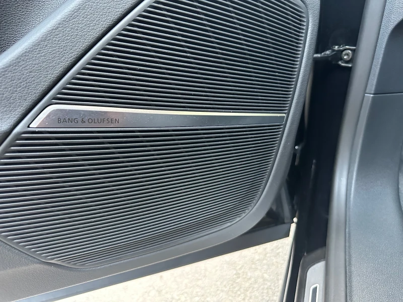 Audi Q8 55 TFSI S-line Black Optic B&O, снимка 15 - Автомобили и джипове - 50833527