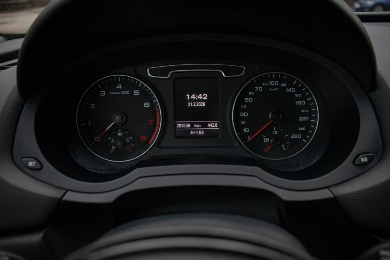 Audi Q3 2.0TFSI quattro, снимка 15 - Автомобили и джипове - 53575154