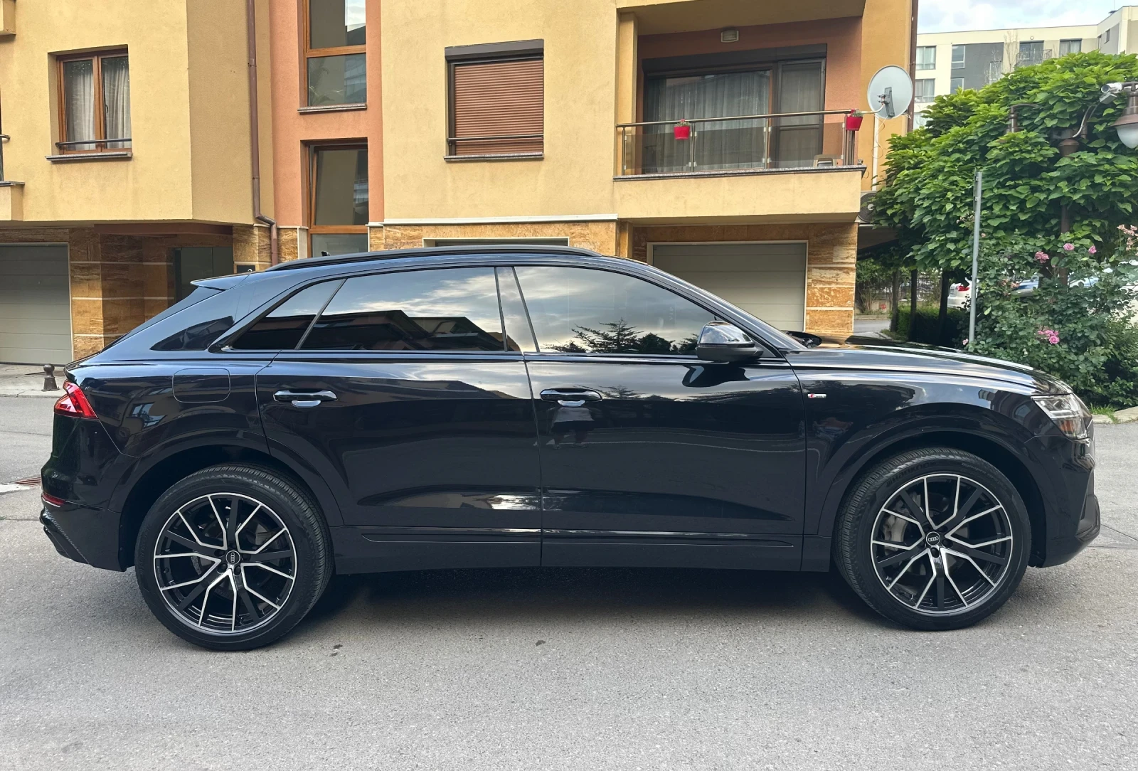 Audi Q8 55 TFSI S-line Black Optic B&O - изображение 4