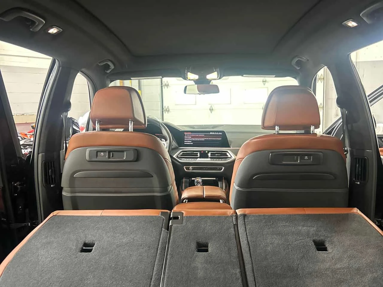 BMW X7 xDrive50i/ПАНОРАМА/HARMAN KARDON/360 КАМЕРИ, снимка 13 - Автомобили и джипове - 54046784