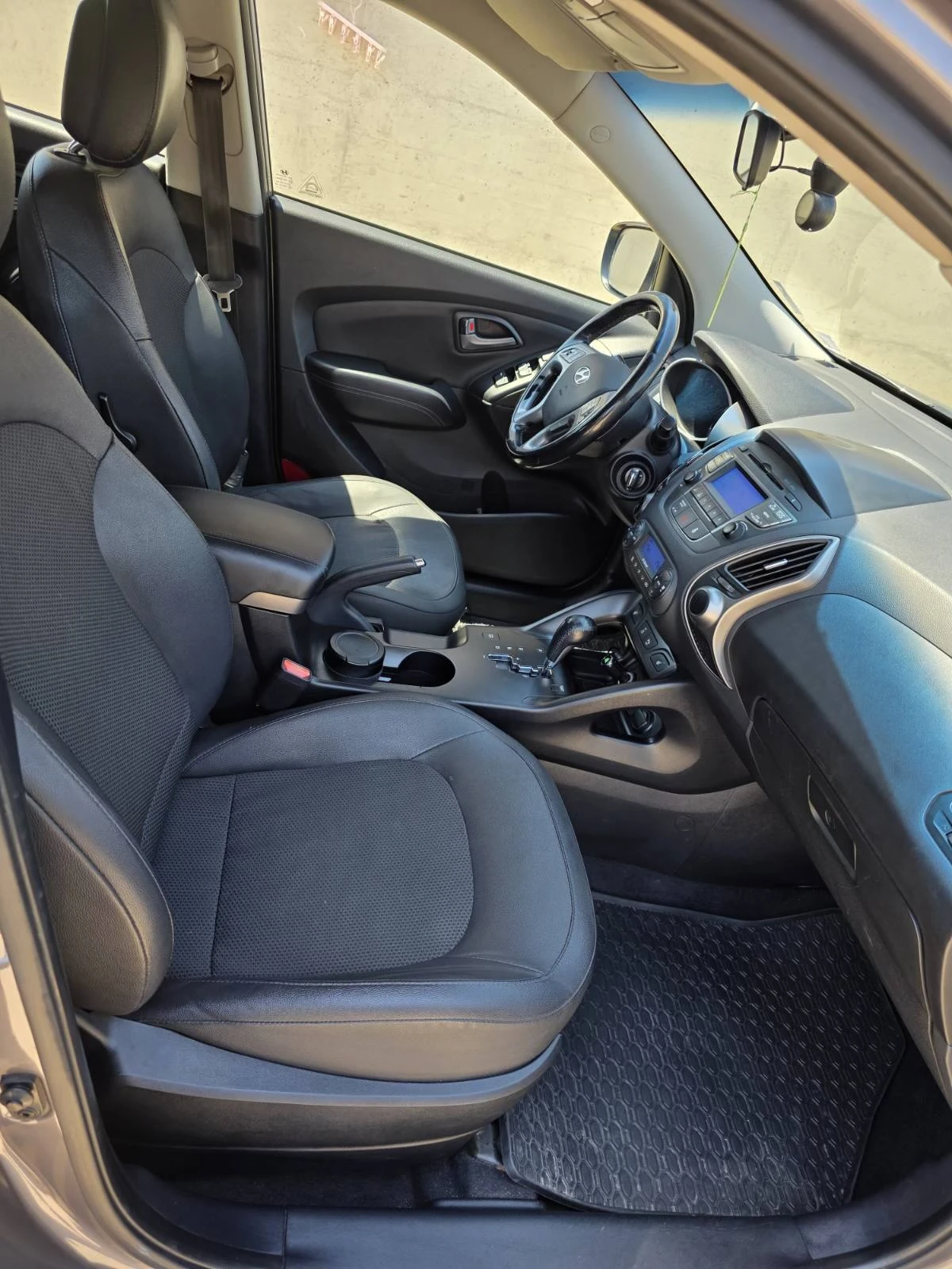 Hyundai IX35 2.0CRDi, снимка 7 - Автомобили и джипове - 54680618