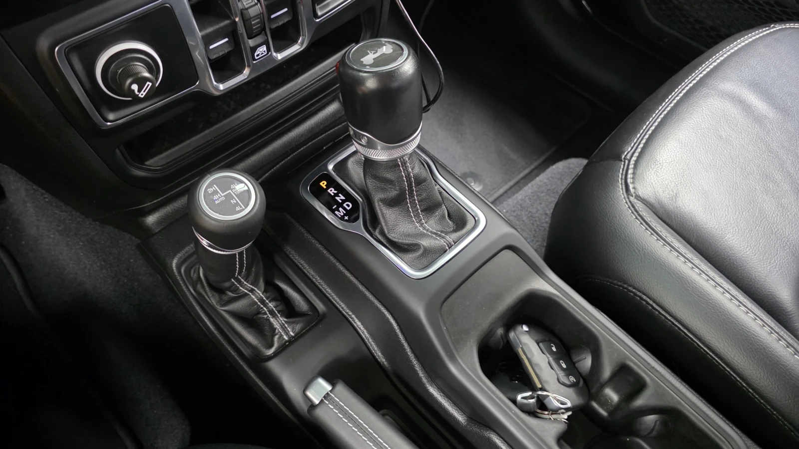 Jeep Wrangler 2.0* BLIND SPOT* ПОДГРЕВ ВОЛАН* КРАЙНА ЦЕНА, снимка 9 - Автомобили и джипове - 55336548