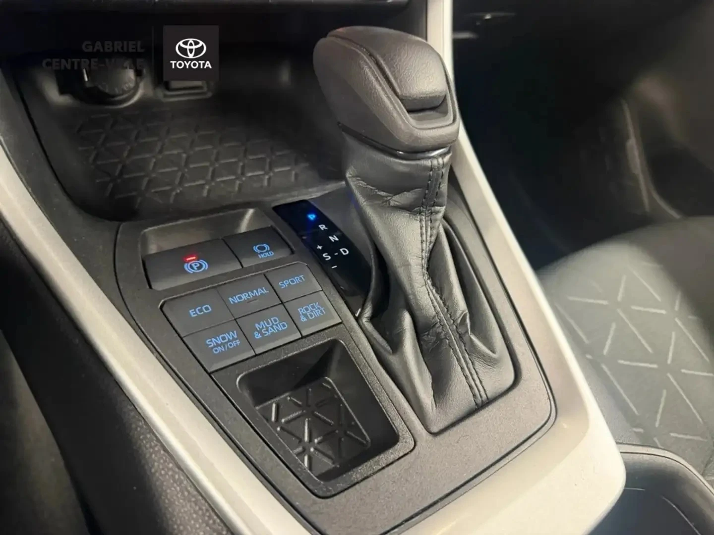 Toyota Rav4 LE ЦЕНА ДО БЪЛГАРИЯ АВТОКРЕДИТ, снимка 15 - Автомобили и джипове - 55950339