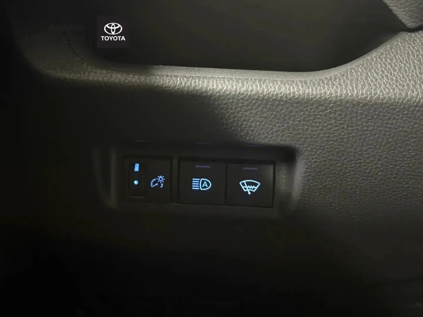 Toyota Rav4 LE ЦЕНА ДО БЪЛГАРИЯ АВТОКРЕДИТ, снимка 17 - Автомобили и джипове - 55950339