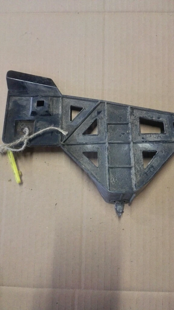 Водач задна броня ляв Лексус ИС220