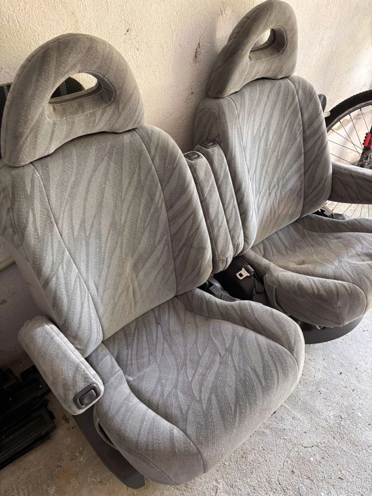 Седалки за Mitsubishi Delica, снимка 2 - Части - 56279232