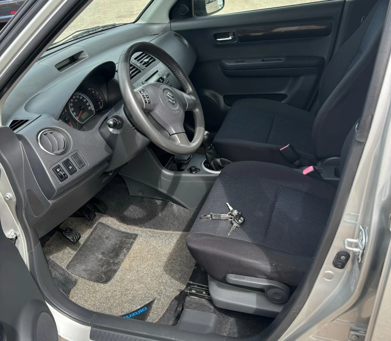 Suzuki Swift 1.3i, снимка 12 - Автомобили и джипове - 45068722