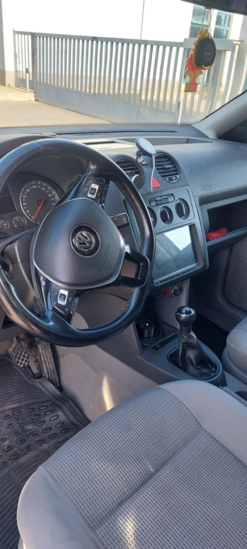 VW Caddy 1.6i, снимка 4 - Автомобили и джипове - 49505564