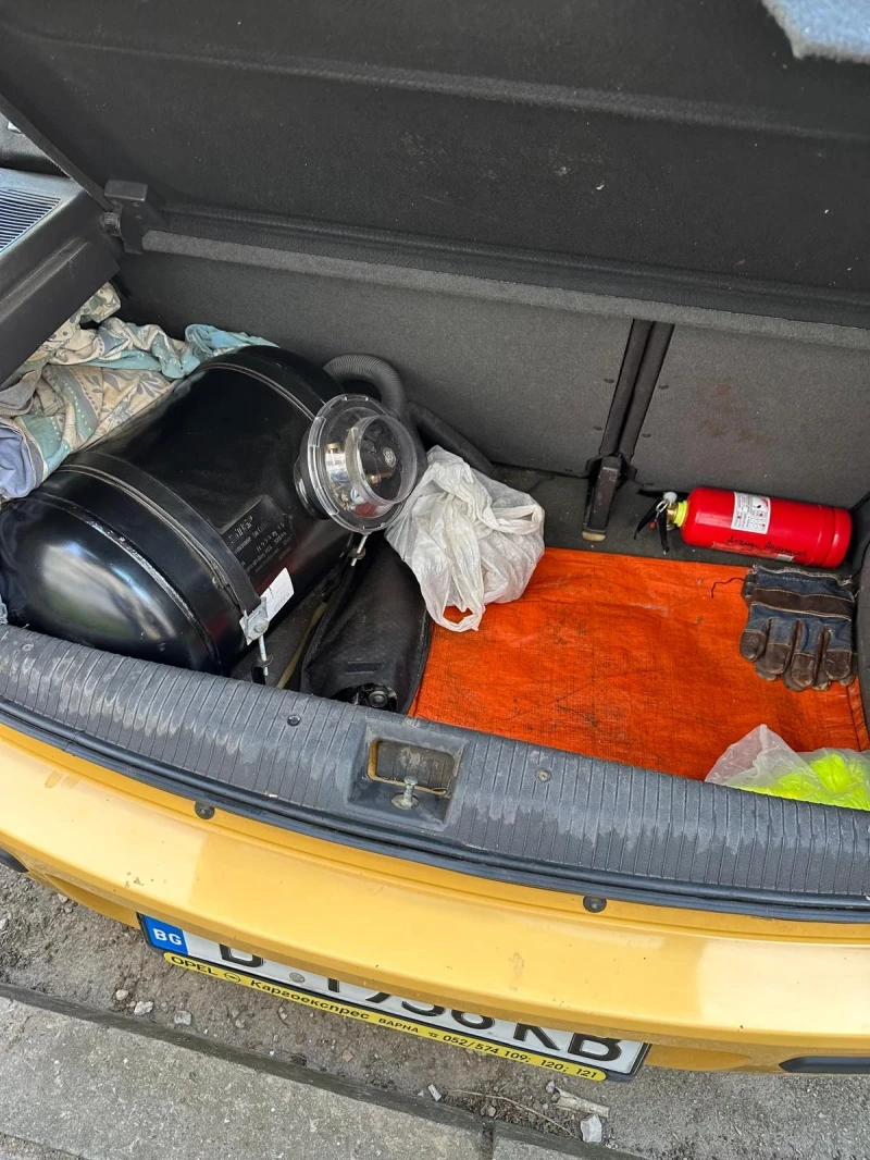 Opel Corsa 1.0i Газово, снимка 10 - Автомобили и джипове - 52612424