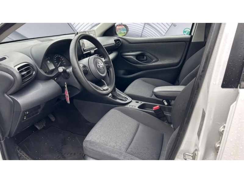 Toyota Yaris 1.5 HSD, Месечна вноска от 333 лв., снимка 11 - Автомобили и джипове - 51977870