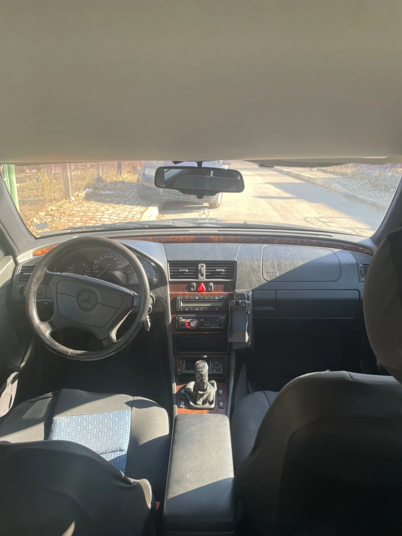 Mercedes-Benz C 220 220D, снимка 11 - Автомобили и джипове - 52503247
