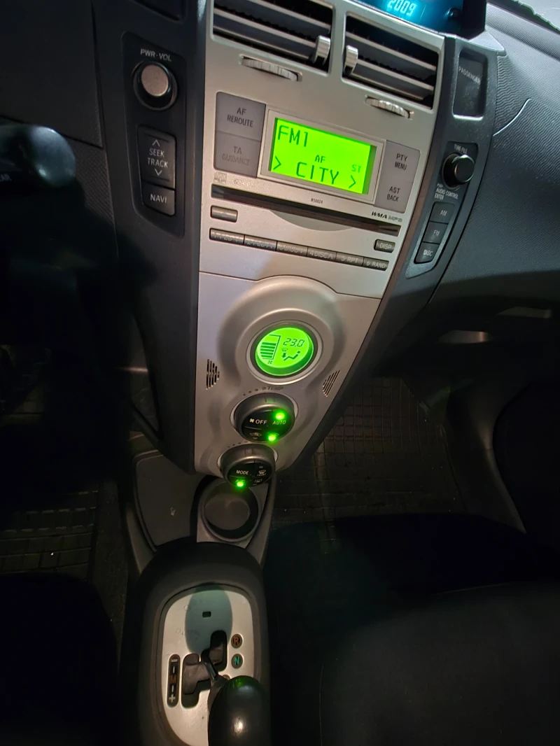 Toyota Yaris, снимка 5 - Автомобили и джипове - 53449827