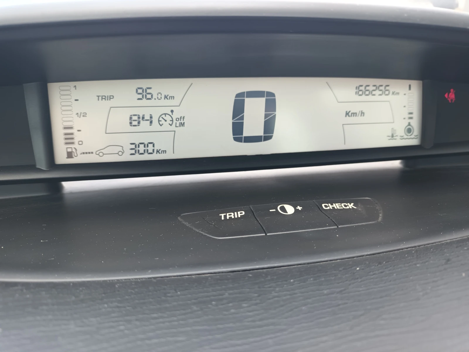 Citroen C4 1.6-HDI Автомат - изображение 9