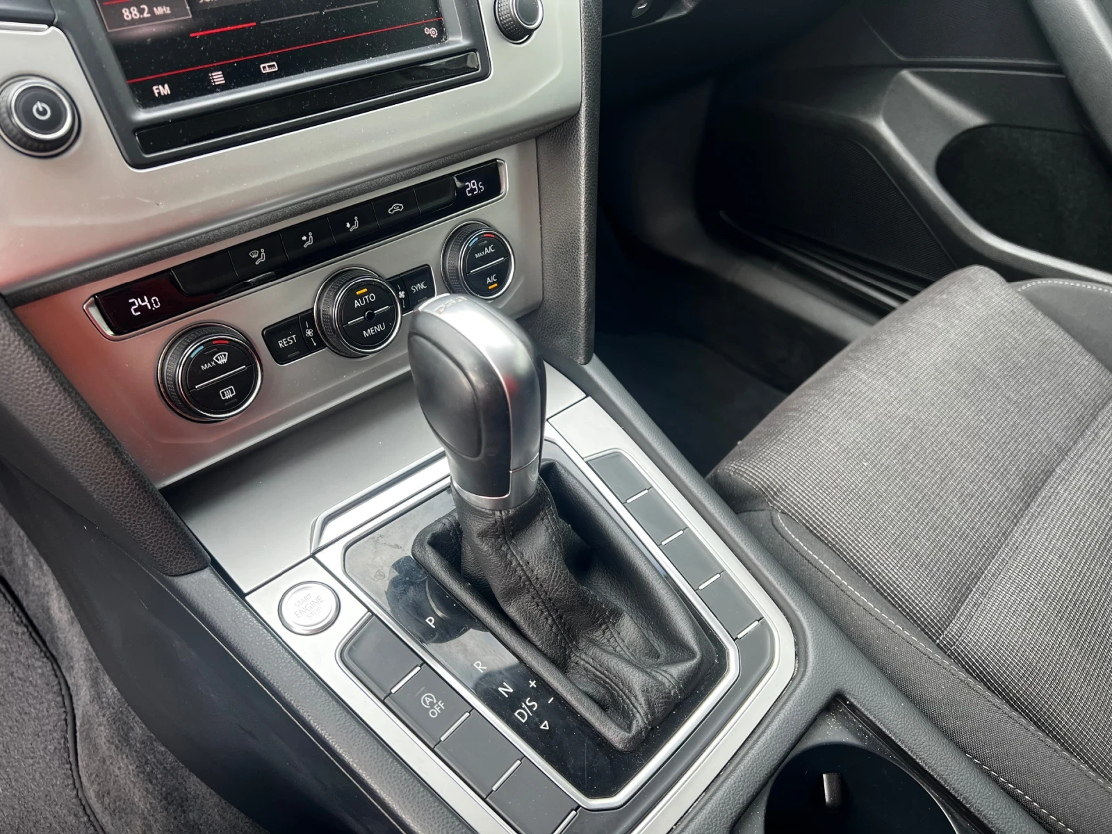 VW Passat ДИСТРОНИК* DSG* ОБСЛУЖЕНА* ПЪЛНА ИСТОРИЯ* РЕАЛНИ К - изображение 10