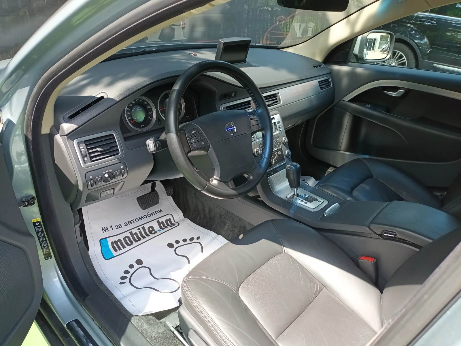 Volvo Xc70 2.4D5/AWD/MOMENTUM - изображение 6