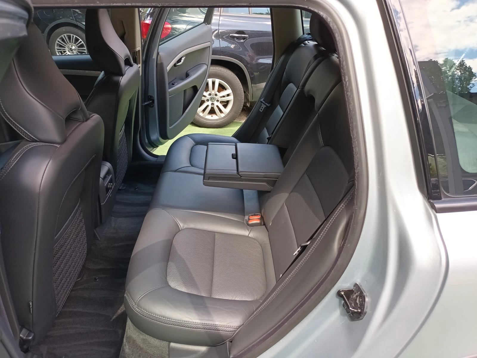 Volvo Xc70 2.4D5/AWD/MOMENTUM - изображение 10
