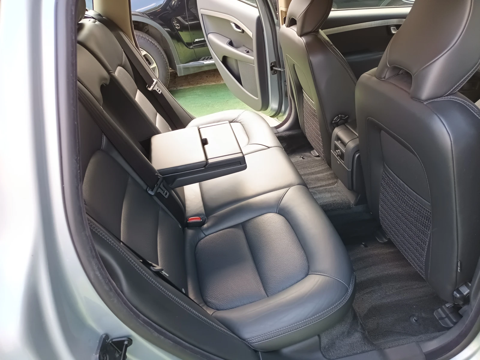 Volvo Xc70 2.4D5/AWD/MOMENTUM - изображение 9