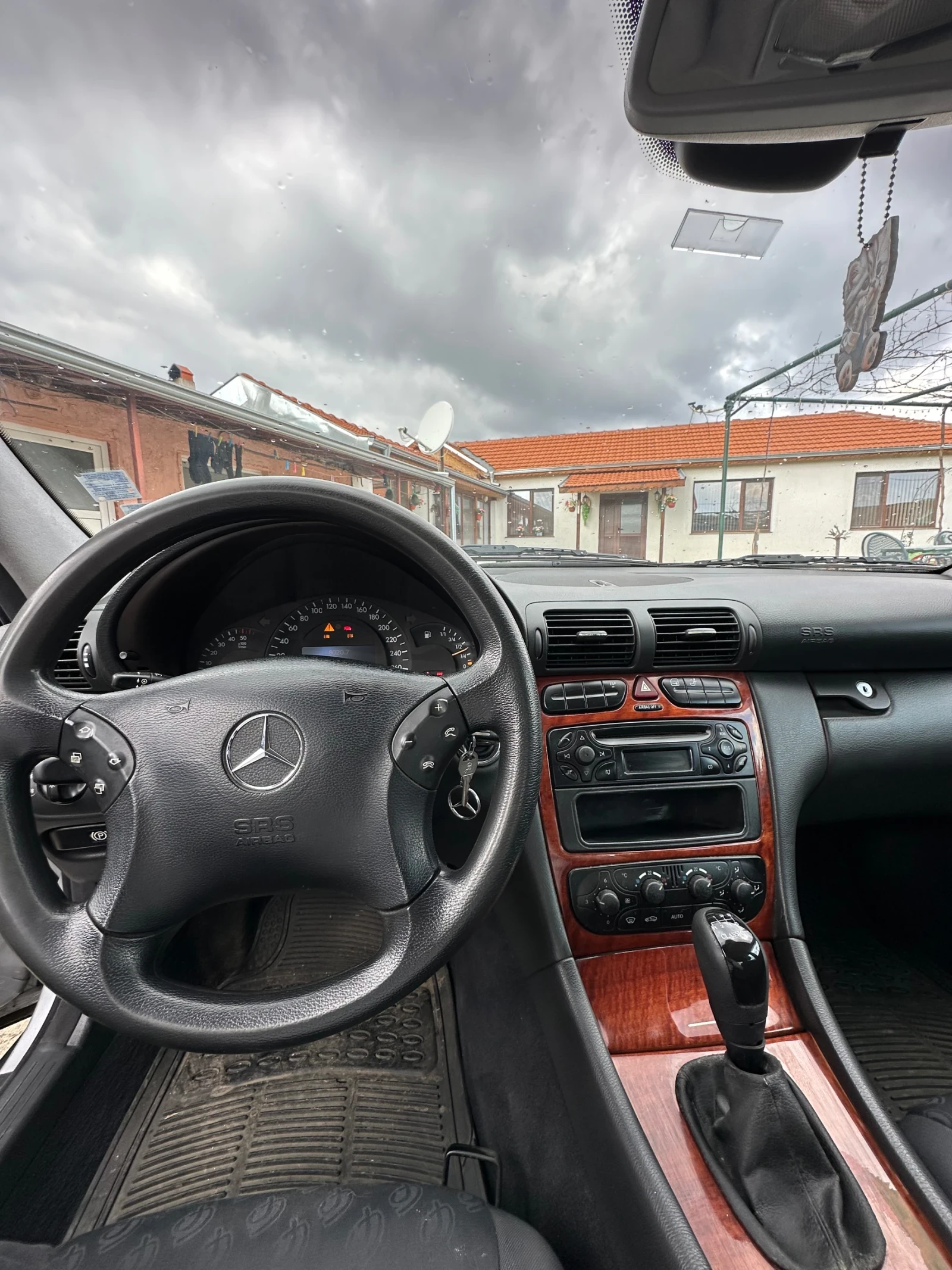 Mercedes-Benz C 200  - изображение 10