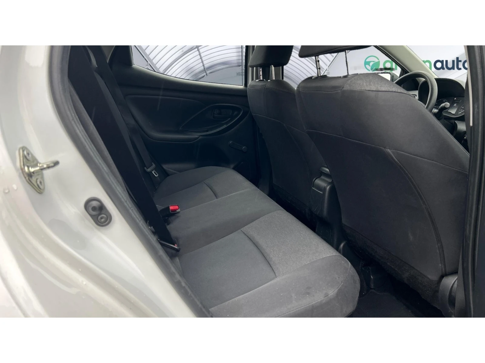 Toyota Yaris 1.5 HSD, Месечна вноска от 333 лв. - изображение 10
