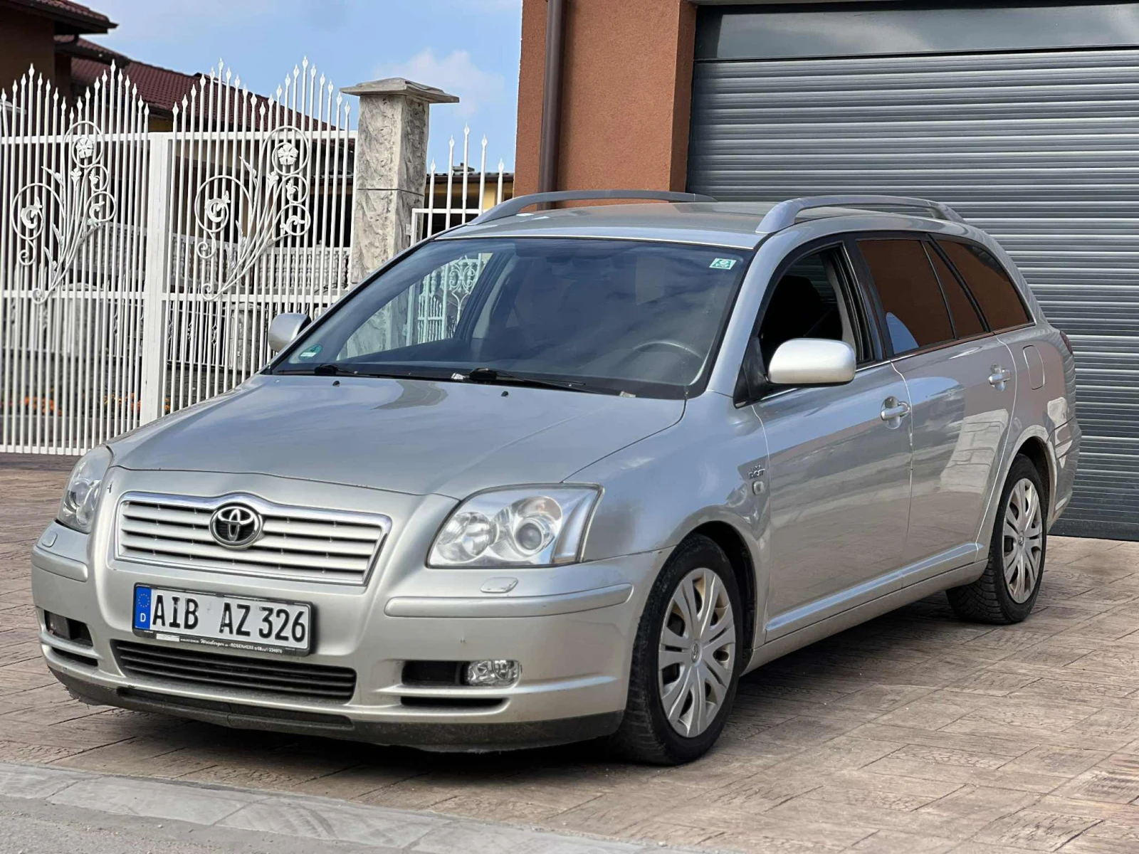 Toyota Avensis 2.2 - изображение 2
