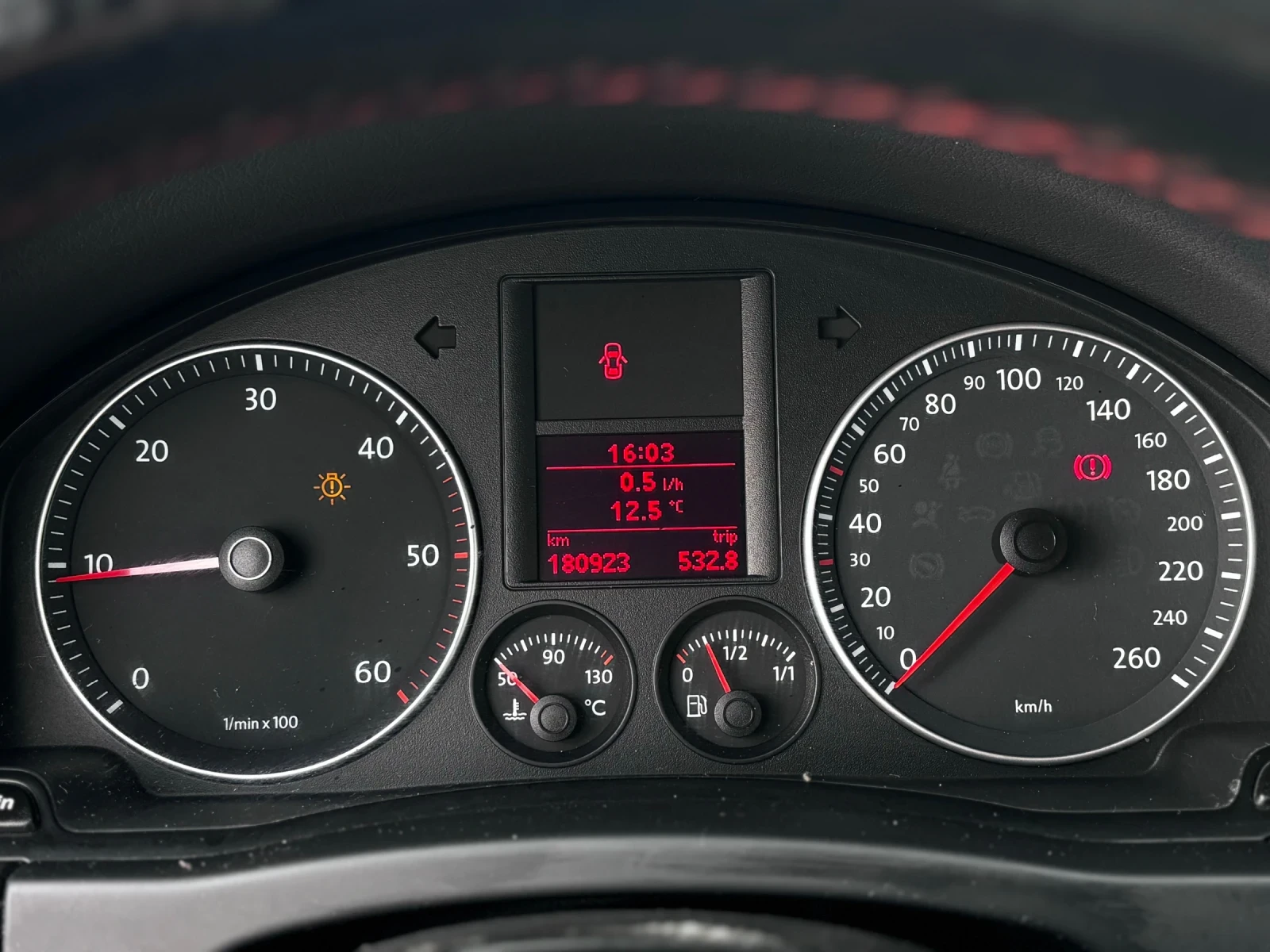 VW Golf 1.9 TDi ~180хил~, снимка 8 - Автомобили и джипове - 54184020