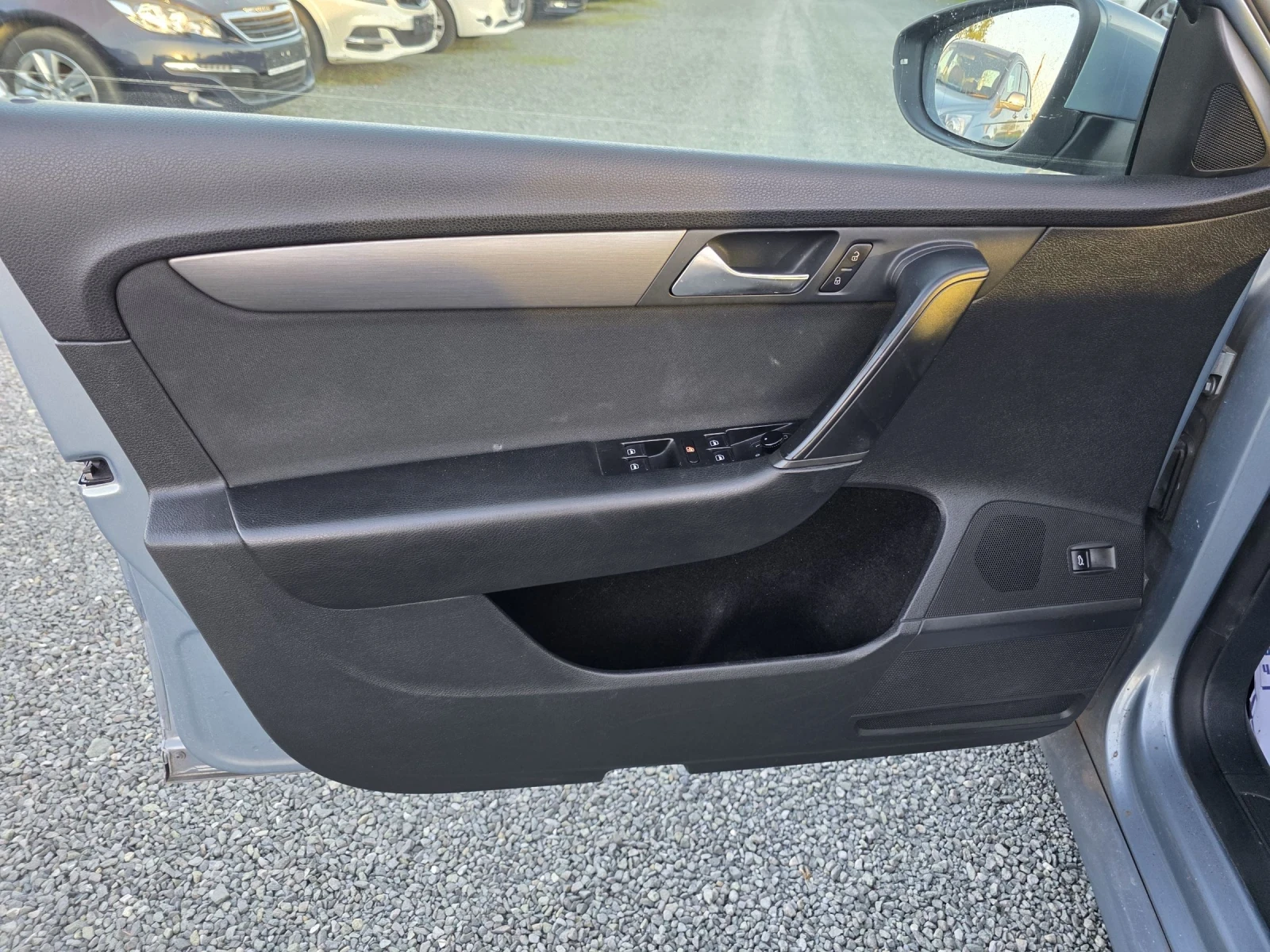 VW Passat 2.0  140к Автомат Навигация , снимка 10 - Автомобили и джипове - 54323050